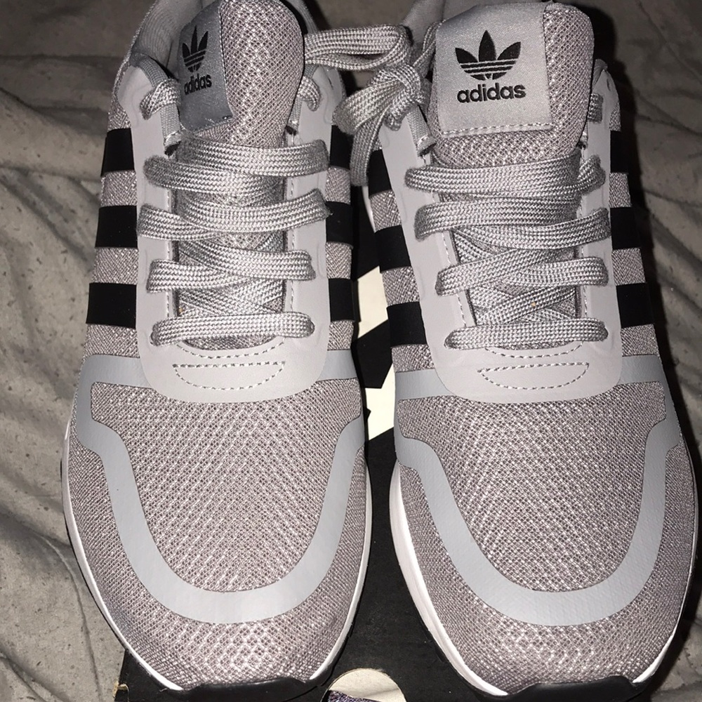 Women’s Adidas Size 7 Perfect Condition!!